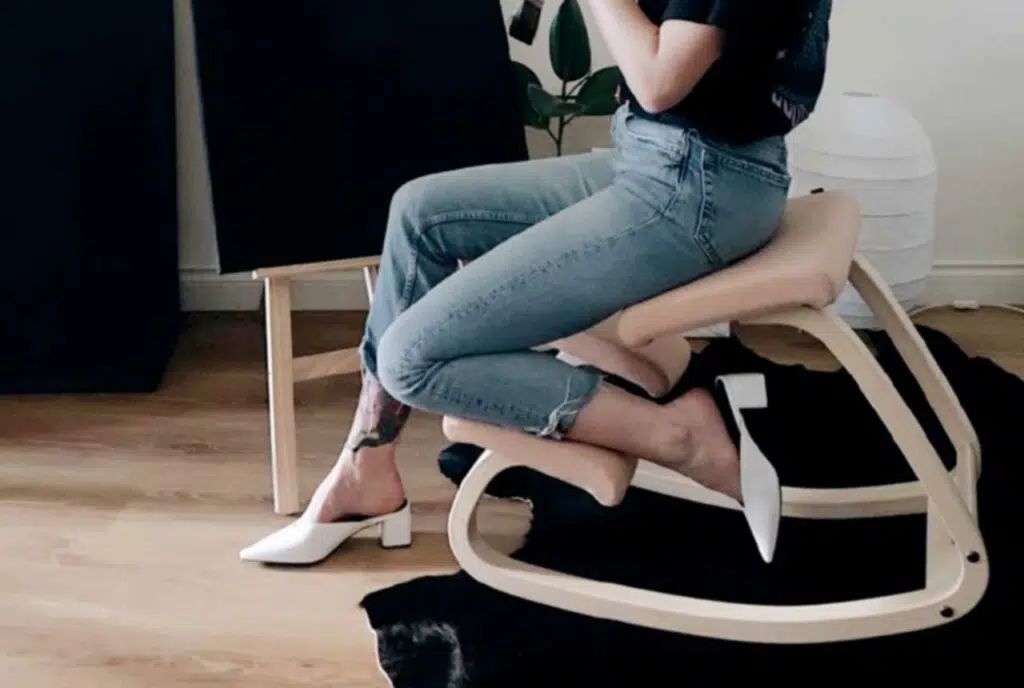 kneeling chair VS regular sitting chair