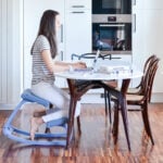 varier-variable-balans-kneeling-office-chair-life-style-02