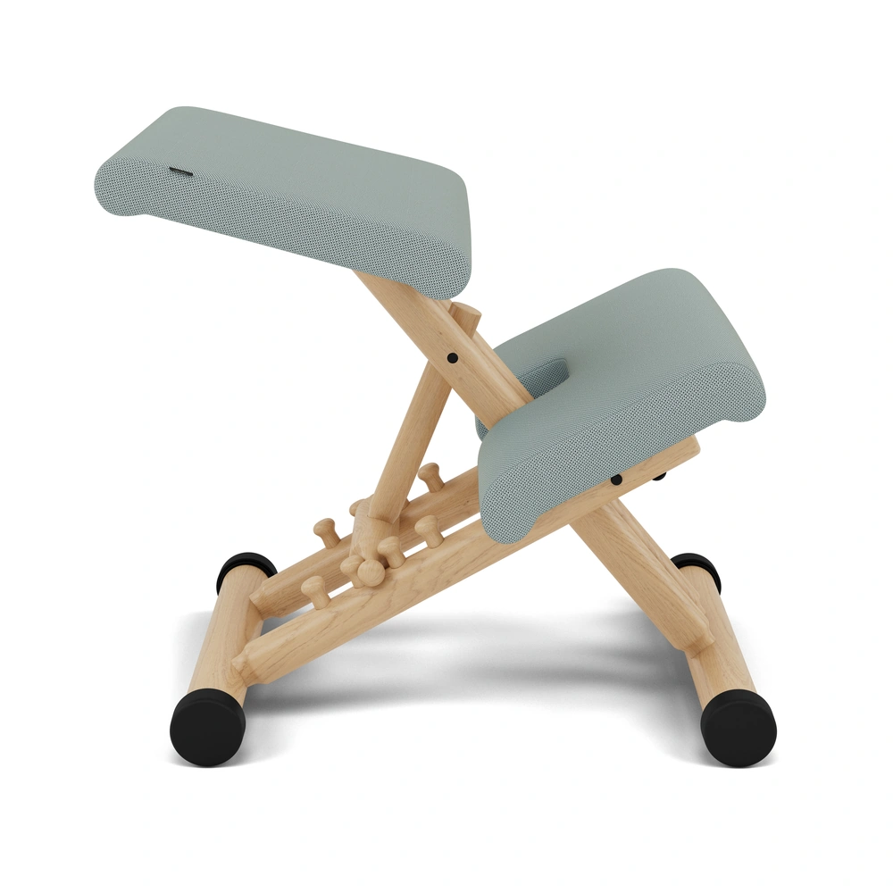 Varier_Multi™_TON7089_3 Varier Multi kneeling chair in Tonal Light Green fabric with natural wood base